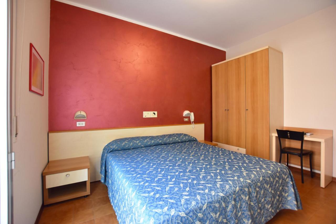 Hotel Azzurra Rimini Zewnętrze zdjęcie