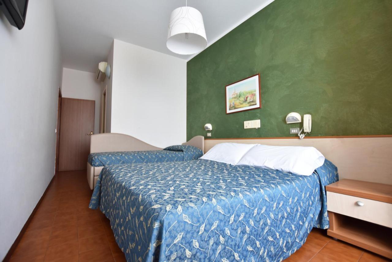 Hotel Azzurra Rimini Zewnętrze zdjęcie
